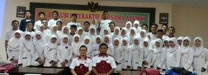 PARTISIPASI ALUMNI DALAM MEMPERSIAPKAN LULUSAN  YANG MENDUNIA DAN  SIAP MENGHADAPI MEA  2