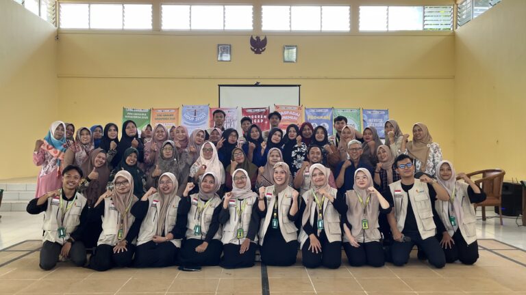 HIMAPERSA UNIMUS Latih Kader Warga Plamongansari Siap Tanggap Hadapi Gawat Darurat