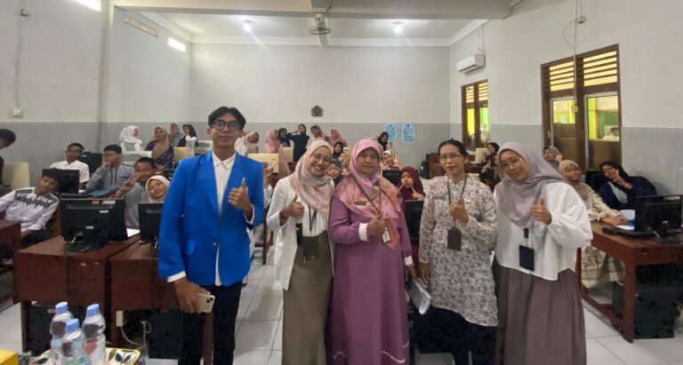 Unimus Bentuk Komunitas Remaja Sehat di SMPN 37 Semarang